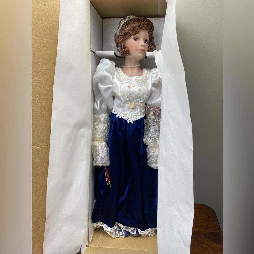 Vintage Heritage Collection VIOLA’S PERFORMANCE doll